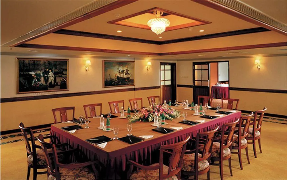 Le Meridien Kochi 5*,