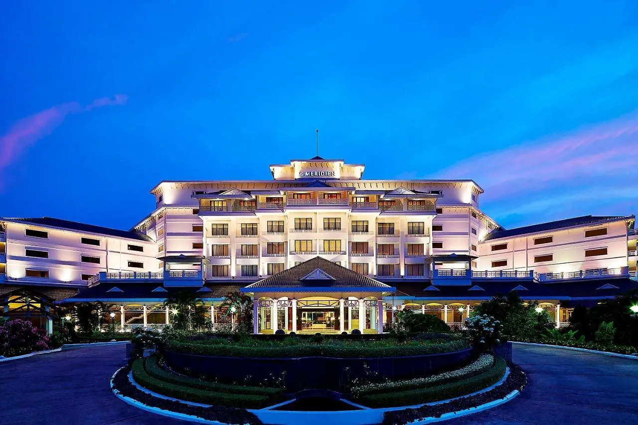 Le Meridien Kochi 5*,
